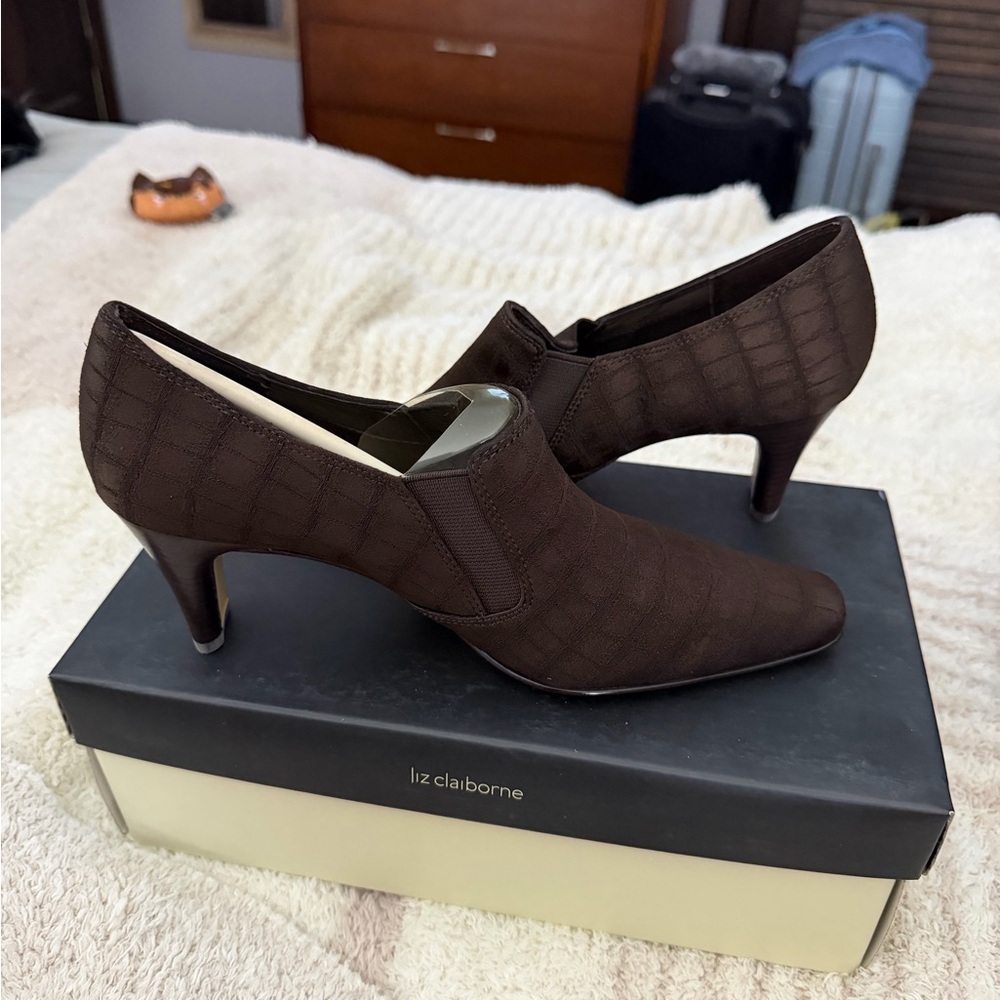 NWOT Liz Claiborne Dark Brown Quilted Pointed-Toe Heels